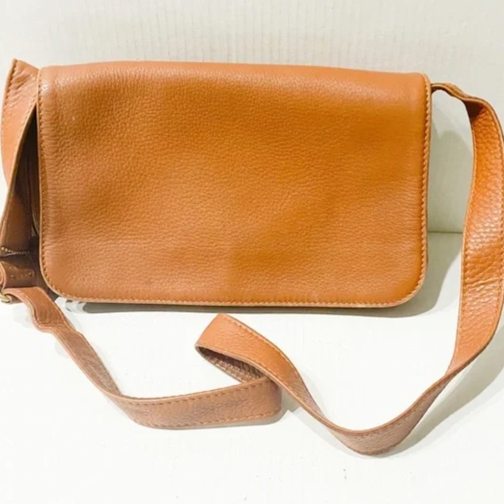 Coach authentic LEATHER flip over bag.